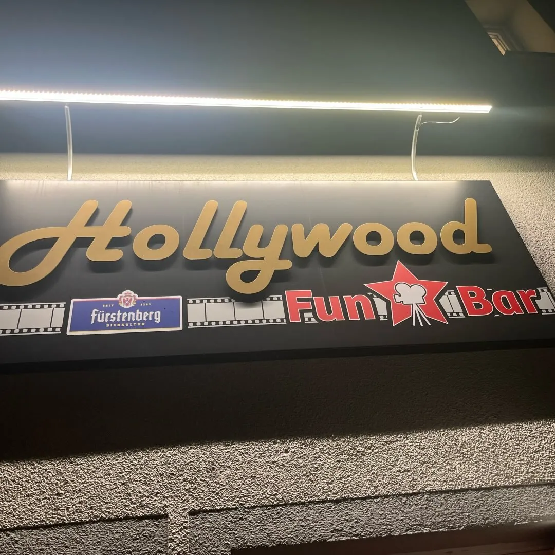 Hollywood Bar & Lounge