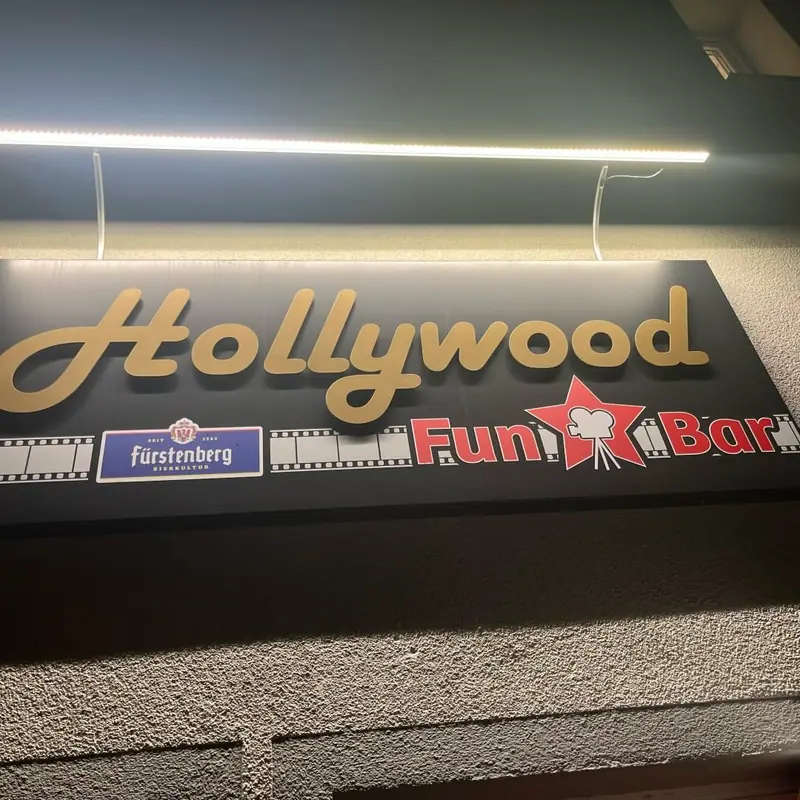 Hollywood Bar & Lounge