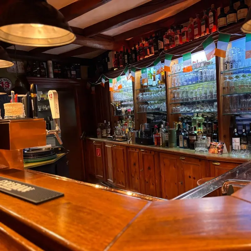 Murphy’s White Horse Irish Pub & Restaurant