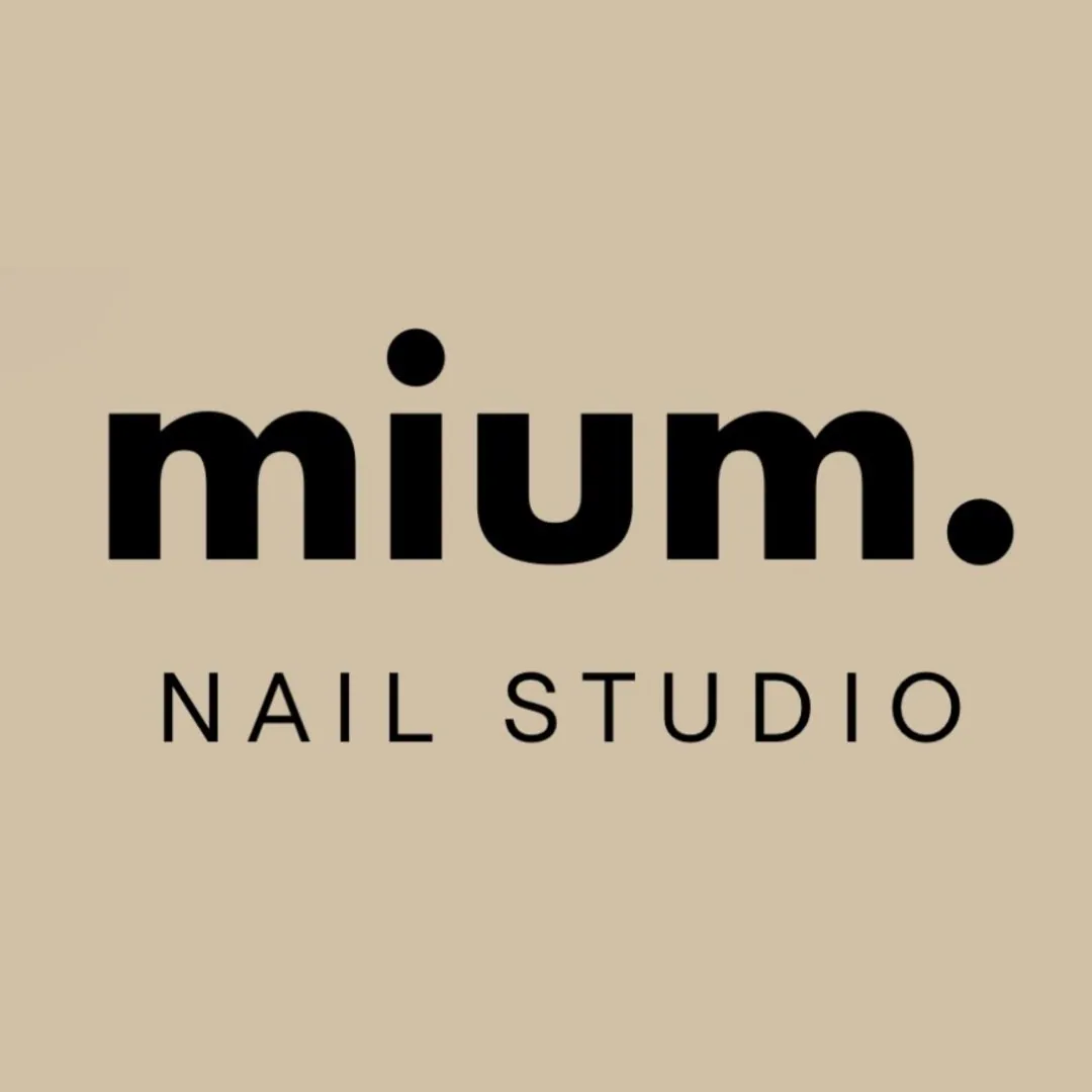 mium. Nail Studio